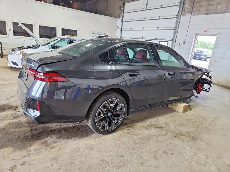 WBY13HG06SCT42679 — 2025 BMW I5 photo 3