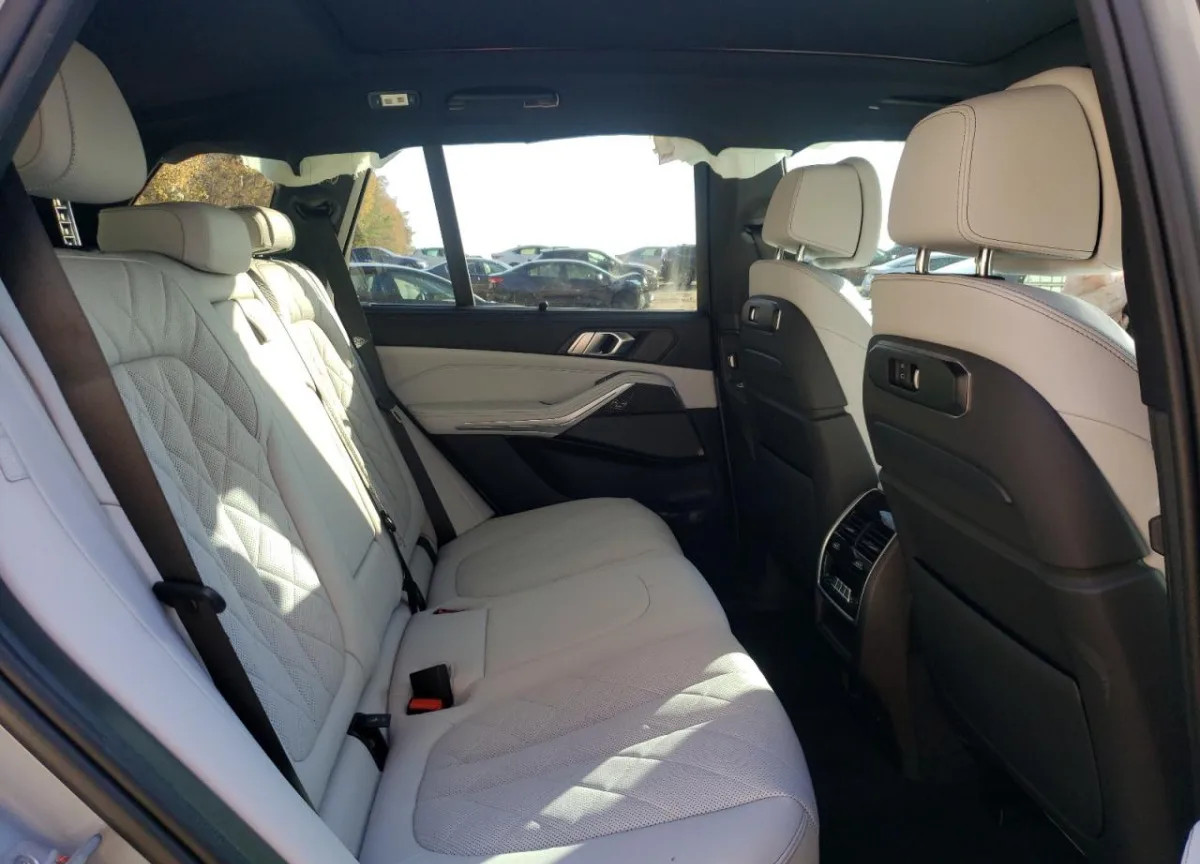 5UX33EU02S9W63434 — 2025 BMW X5 photo 10