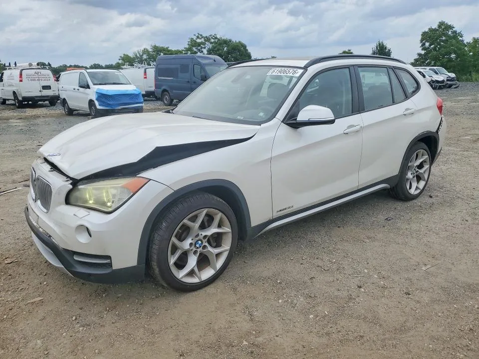 WBAVM5C57DVV90976 — 2013 BMW X1 photo 1