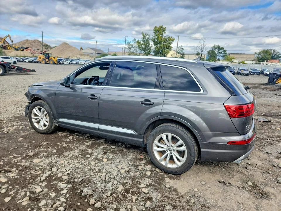 WA1LAAF73JD039397 — 2018 AUDI Q7 photo 2
