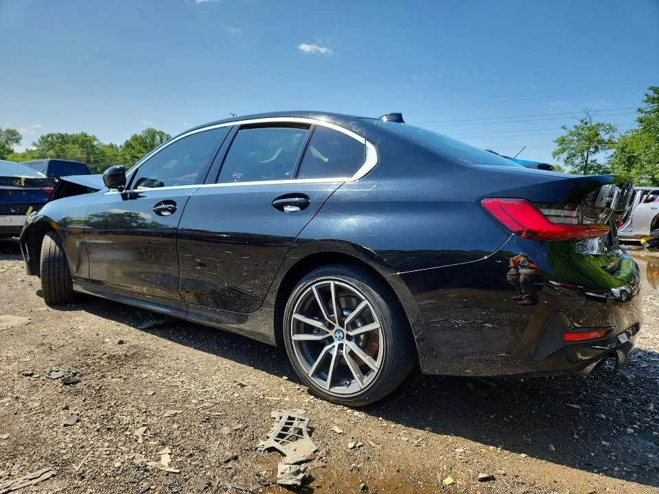 3MW5R7J00L8B24621 — 2020 BMW 330XI photo 2