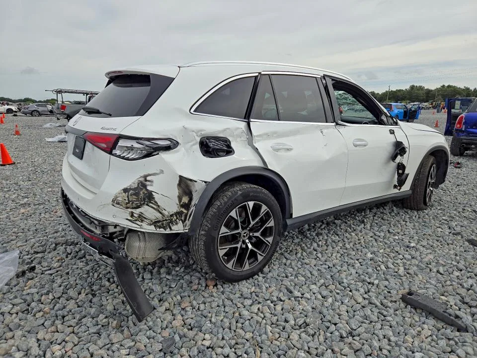 W1NKM5GB4SF296182 — 2025 MERCEDES-BENZ GLC photo 3
