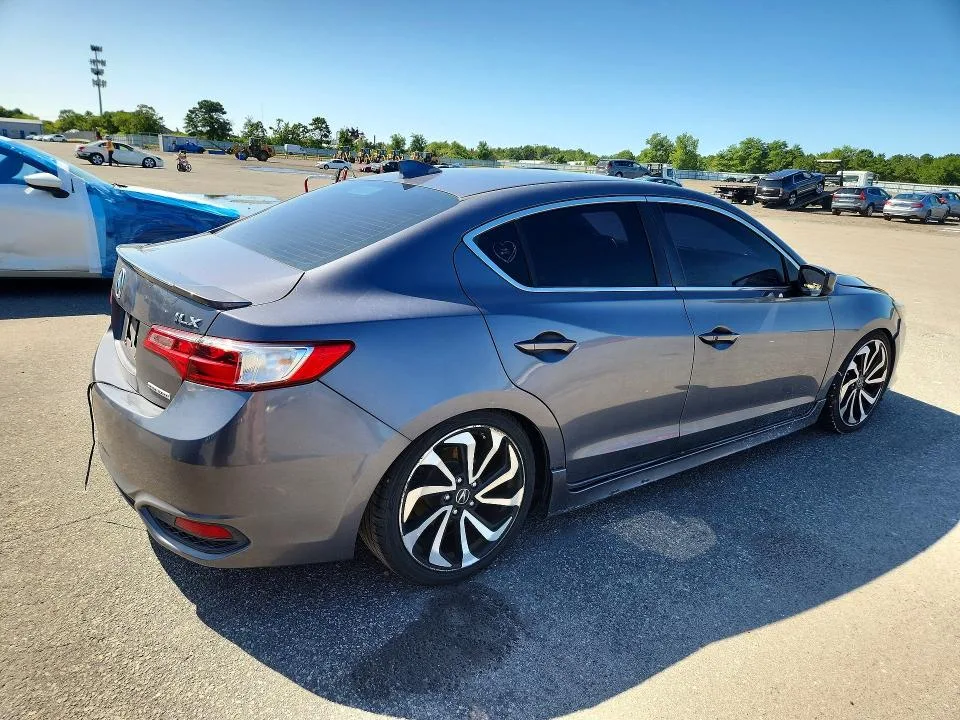 19UDE2F40JA003910 — 2018 ACURA ILX photo 3