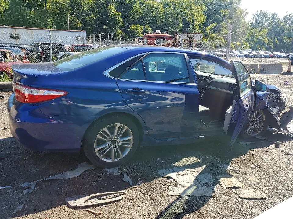 4T1BF1FK7FU975209 — 2015 TOYOTA CAMRY photo 3