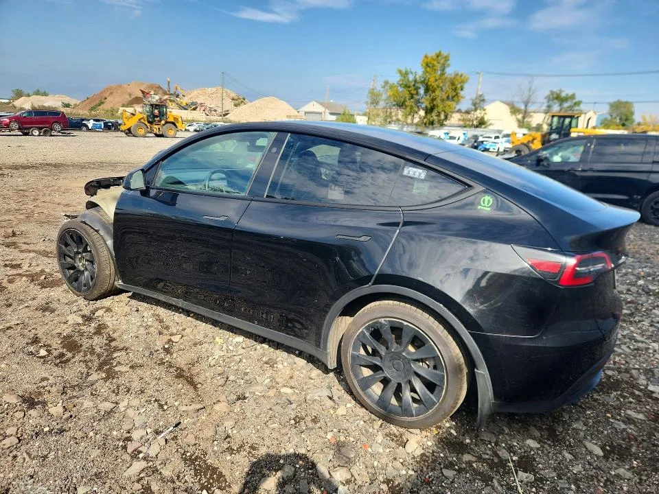 7SAYGAEE2PF921238 — 2023 TESLA MODEL Y photo 2