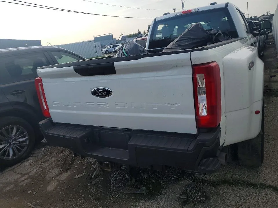 1FT8W3DT7SED26357 — 2025 FORD F350 photo 3