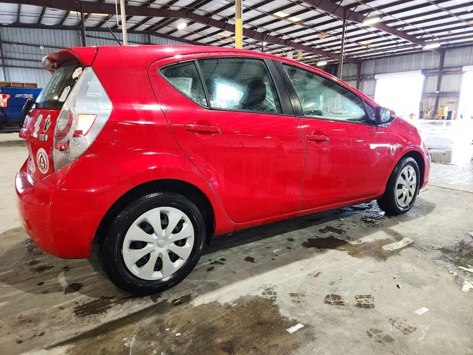 JTDKDTB32C1501055 — 2012 TOYOTA PRIUS C photo 3