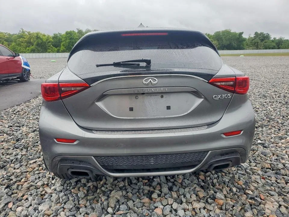 SJKCH5CP3JA050802 — 2018 INFINITI QX30 photo 6