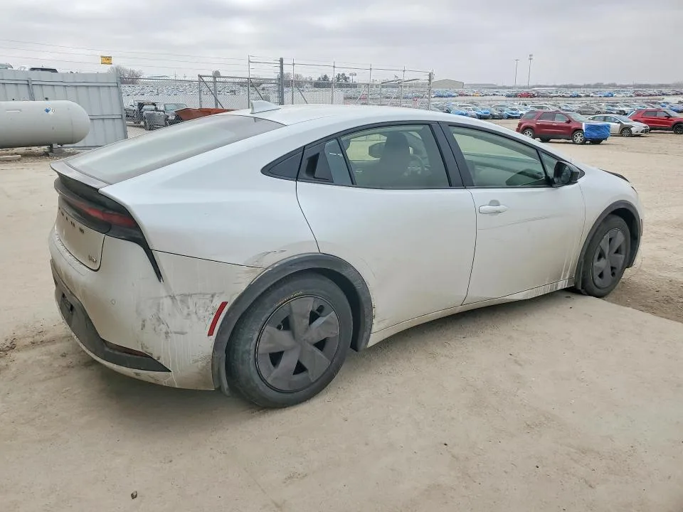 JTDACAAU1R3044622 — 2024 TOYOTA PRIUS photo 3