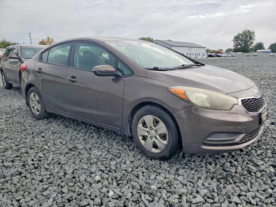 KNAFX4A65F5279812 — 2015 KIA FORTE photo 4