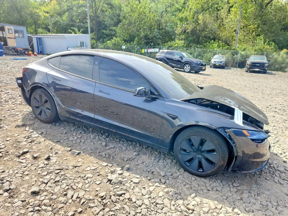 5YJ3E1EA2SF921050 — 2025 TESLA MODEL 3 photo 4