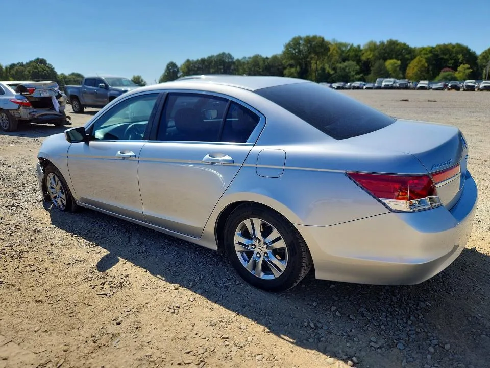 1HGCP2F43CA001898 — 2012 HONDA ACCORD photo 2