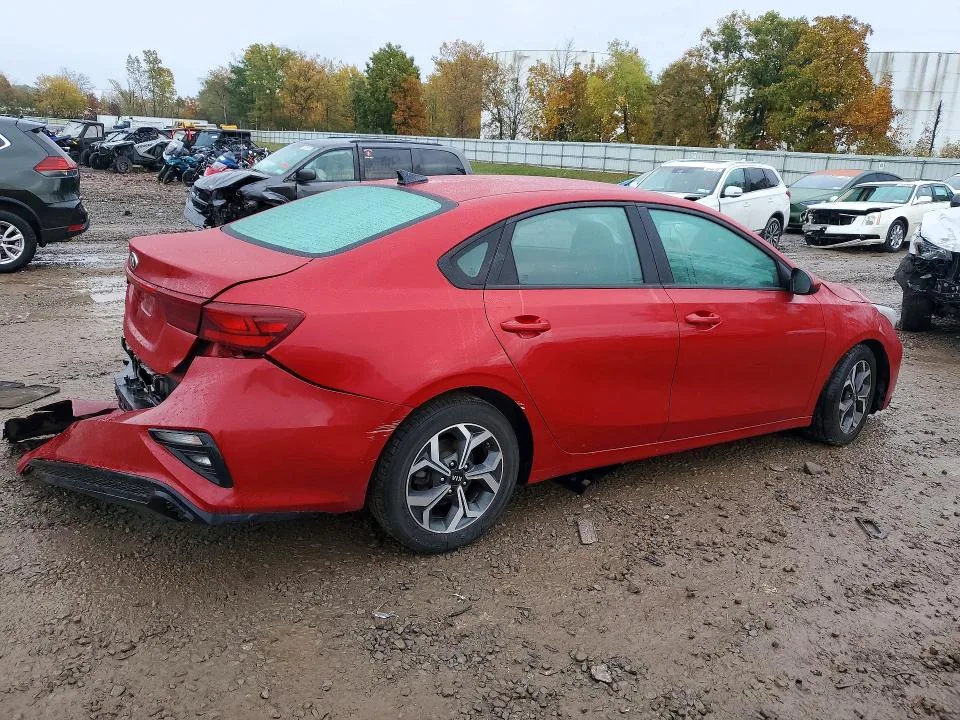 3KPF24AD5ME287586 — 2021 KIA FORTE photo 3