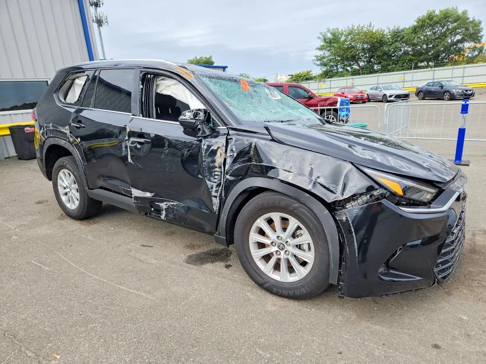 5TDAAAB5XTS146780 — 2026 TOYOTA GRAND HIGHLANDER photo 4