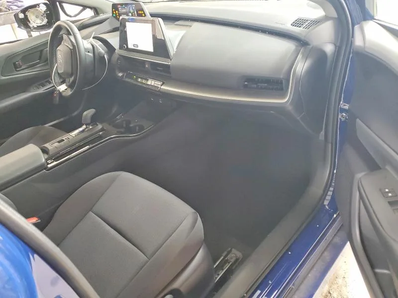 JTDACAAU5T3067764 — 2026 TOYOTA PRIUS photo 8