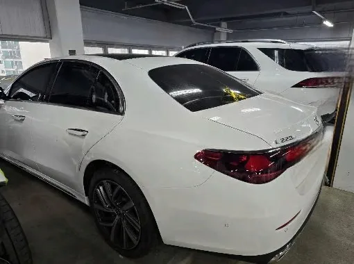 W1KLF0FB6SA149147 — 2025 MERCEDES-BENZ E220 d 4MATIC photo 2