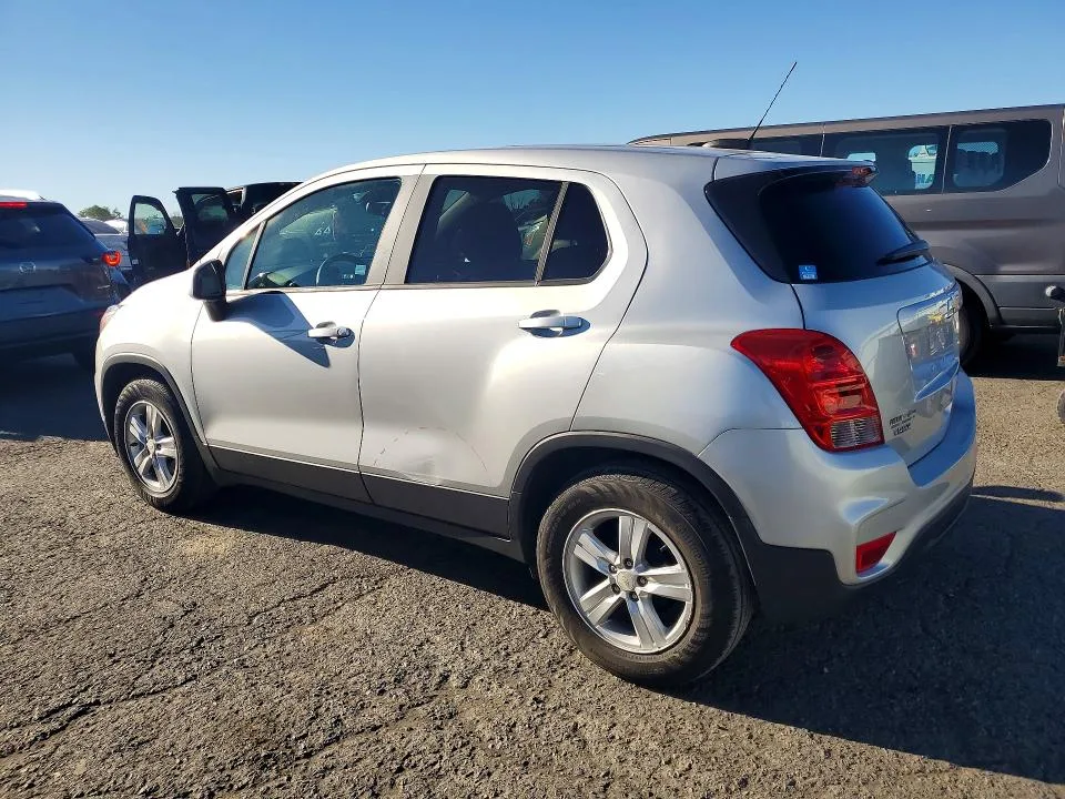 3GNCJKSB6LL129248 — 2020 CHEVROLET TRAX photo 2