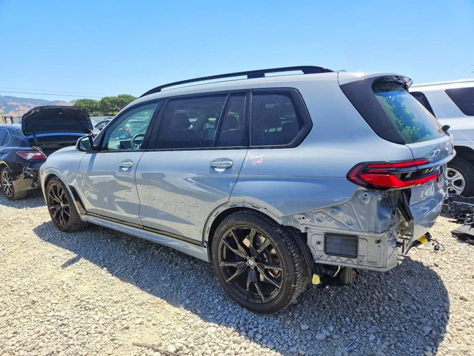 5UX23EM07R9V41805 — 2024 BMW X7 photo 2