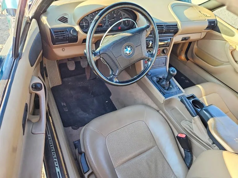 4USCH7322TLB74017 — 1996 BMW Z3 photo 8
