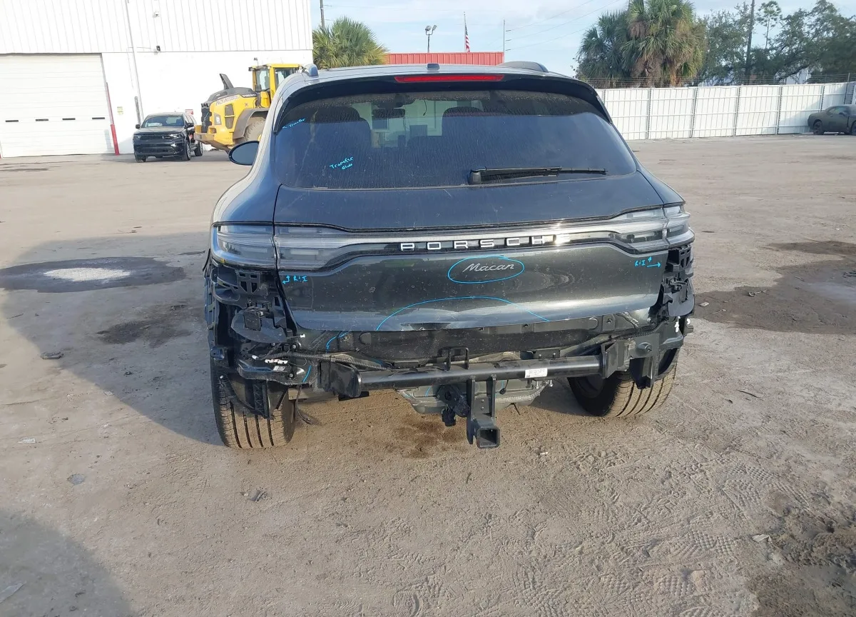 WP1AA2A57SLB02046 — 2025 PORSCHE Macan photo 3