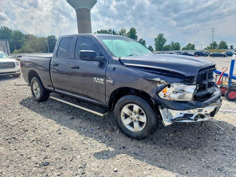 1C6RR7FT1JS165821 — 2018 RAM 1500 photo 4