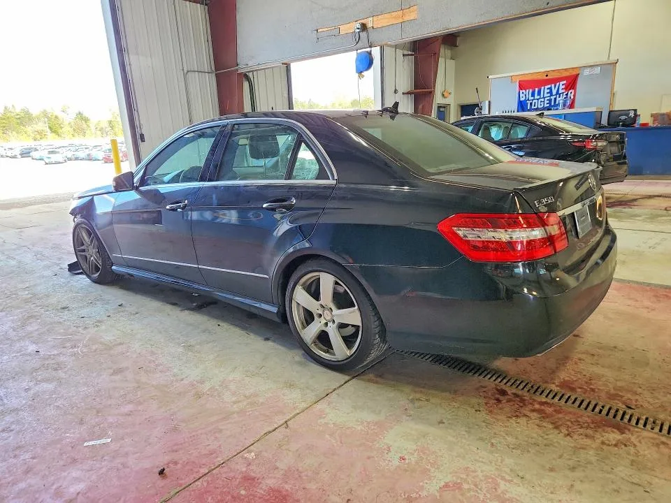 WDDHF8HBXBA460047 — 2011 MERCEDES-BENZ E photo 2