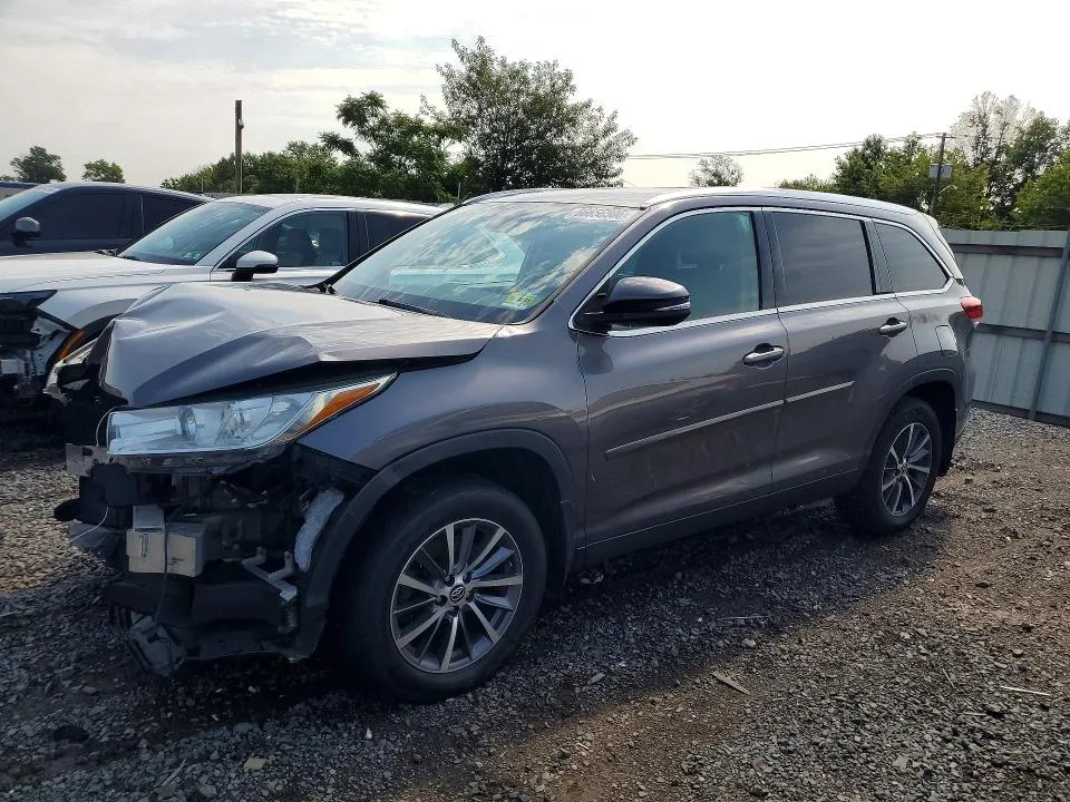 5TDJZRFH9KS588508 — 2019 TOYOTA HIGHLANDER