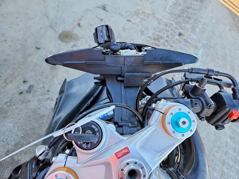 ZD4RKUB04GS000785 — 2016 APRILIA RSV4 photo 7