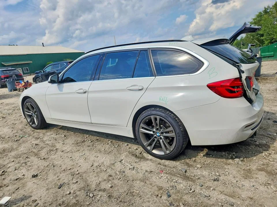 WBA8K3C53JA024193 — 2018 BMW 330 photo 2