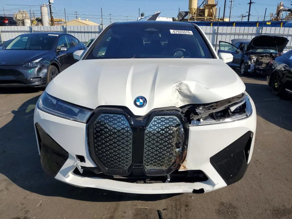 WB523CF04SCS42876 — 2025 BMW IX photo 5