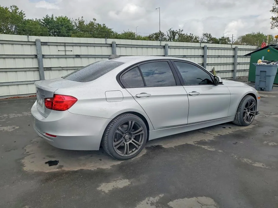 WBA3B1G55FNT63997 — 2015 BMW 320 photo 3