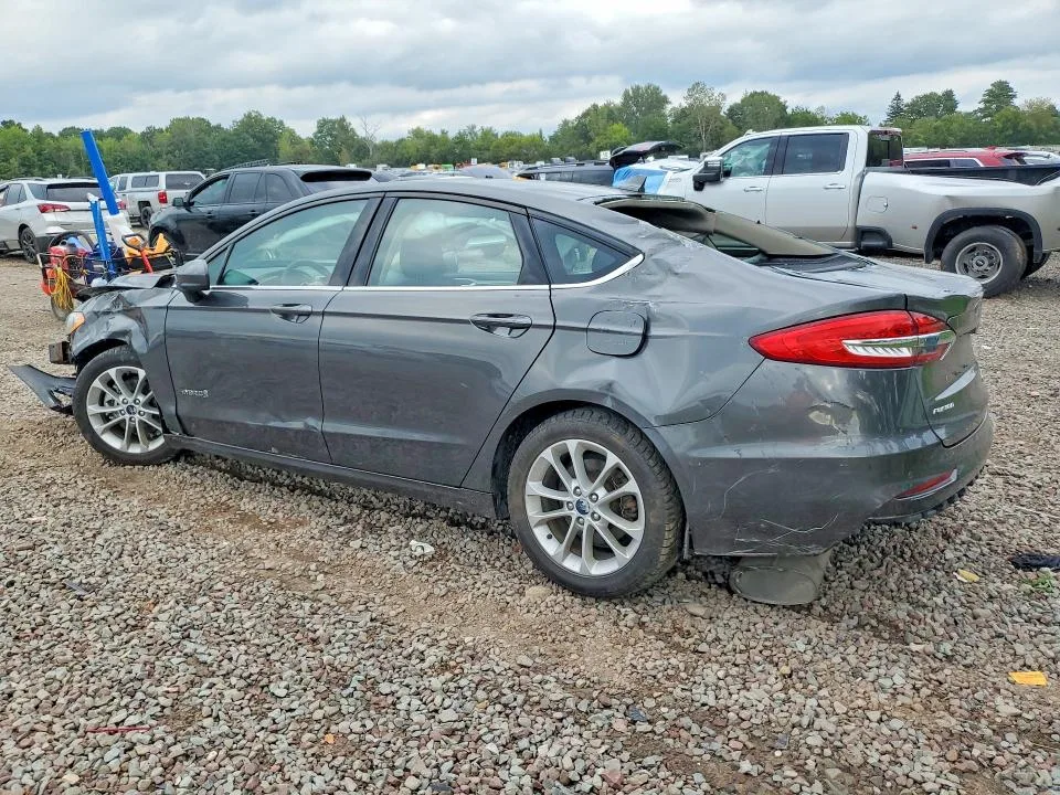 3FA6P0LU1KR107698 — 2019 FORD FUSION photo 2