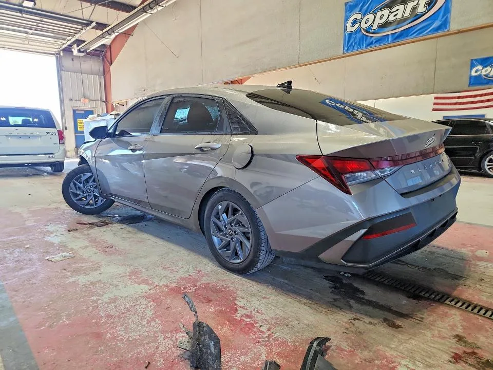 KMHLM4DGXRU699736 — 2024 HYUNDAI ELANTRA photo 2