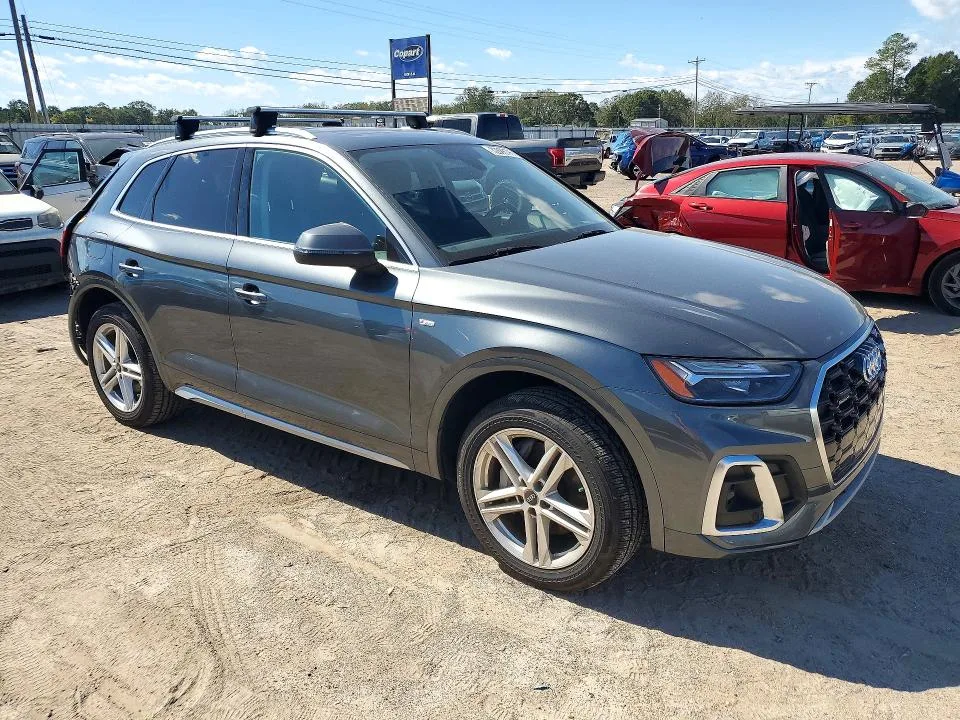 WA1E2AFY5M2028559 — 2021 AUDI Q5 E photo 4