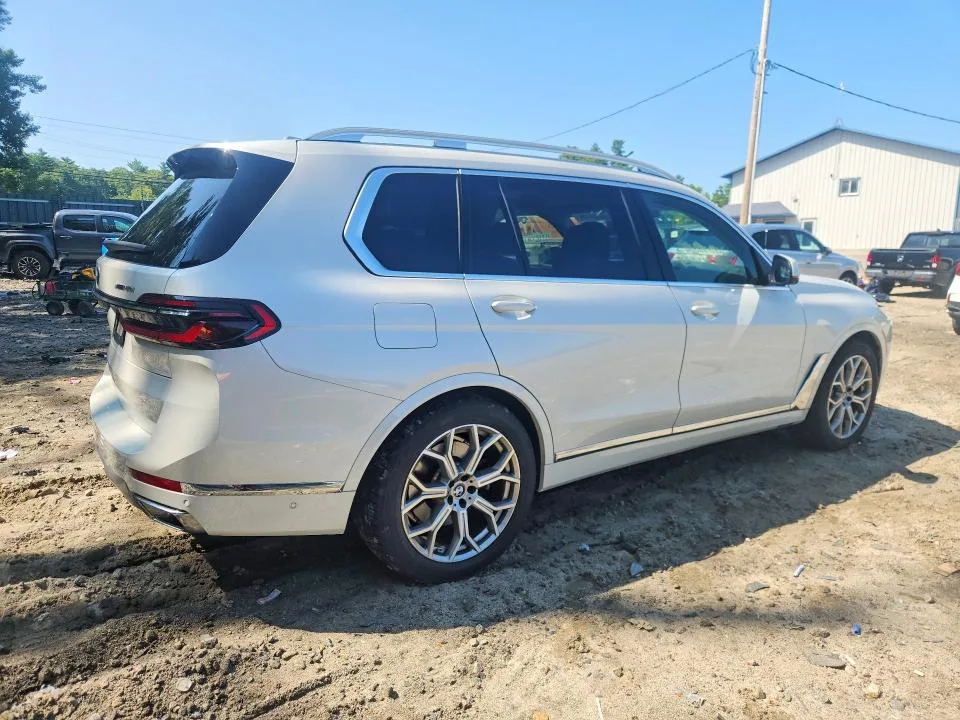 5UX23EM09S9Y85156 — 2025 BMW X7 photo 3