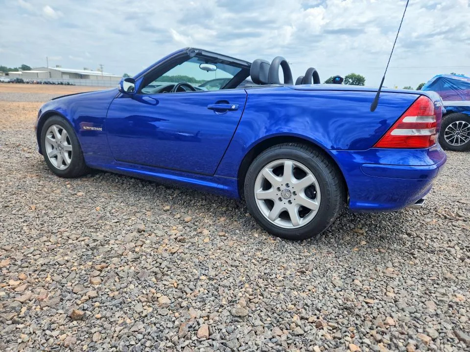 WDBKK49F23F273183 — 2003 MERCEDES-BENZ SLK photo 2