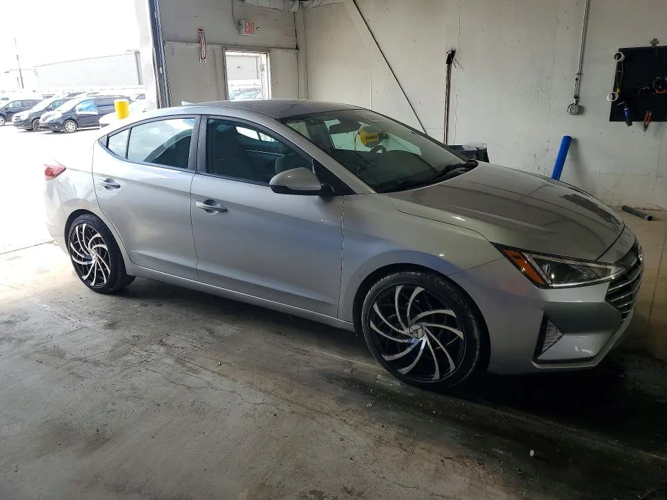 5NPD84LF4LH552822 — 2020 HYUNDAI ELANTRA photo 4