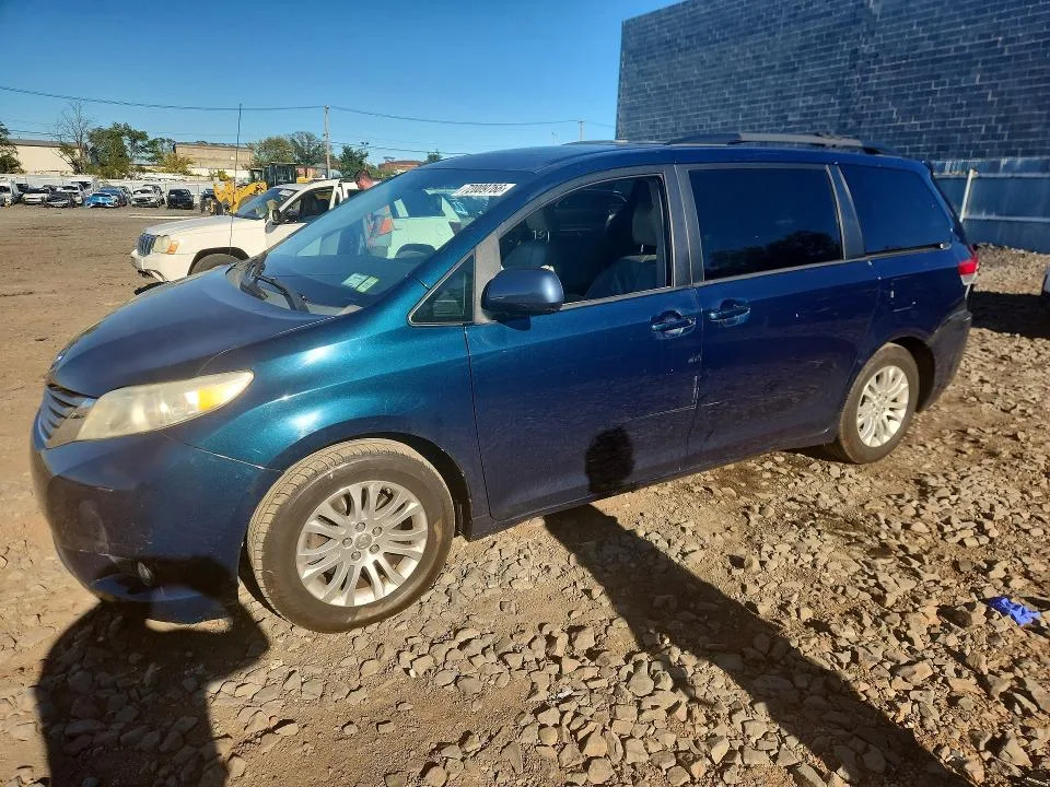 5TDYK3DC0BS167137 — 2011 TOYOTA SIENNA