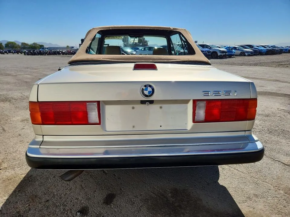 WBABB230XH8855020 — 1987 BMW 325 photo 6