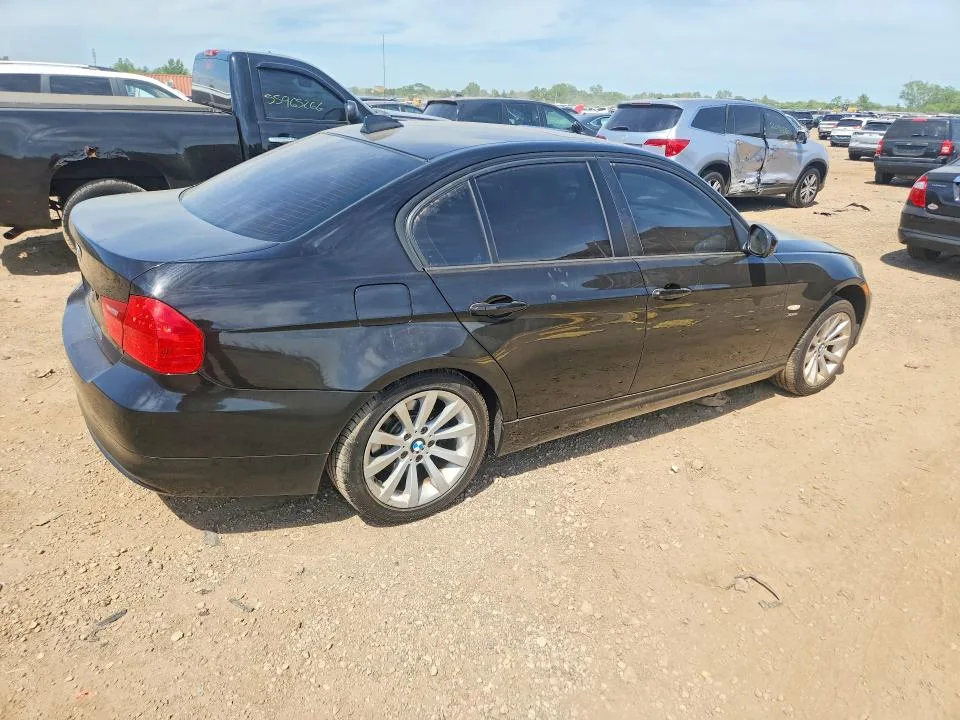 WBAPK7C52BA463552 — 2011 BMW 3 SERIES 328I RWD photo 3