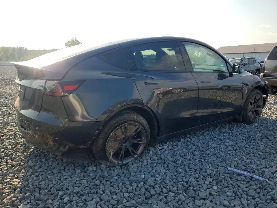 7SAYGDED0SF257605 — 2025 TESLA MODEL Y photo 3