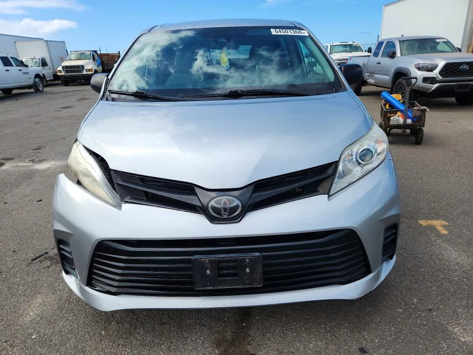 5TDZZ3DC2LS054789 — 2020 TOYOTA SIENNA photo 5