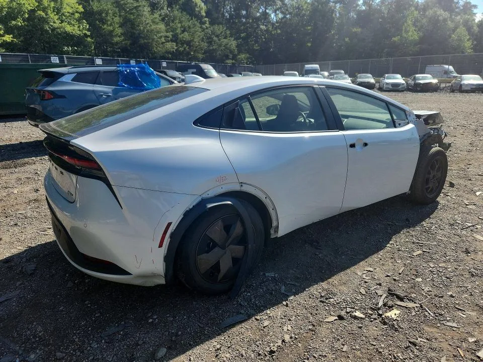 JTDACAAU2P3004272 — 2023 TOYOTA PRIUS photo 3