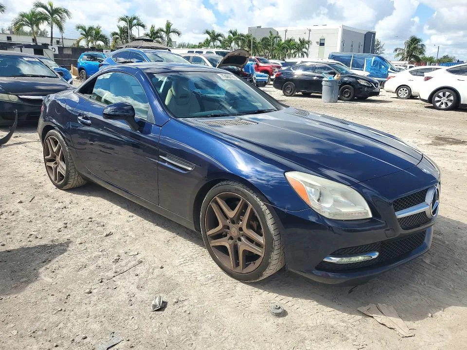 WDDPK5HA4DF051111 — 2013 MERCEDES-BENZ SLK photo 4