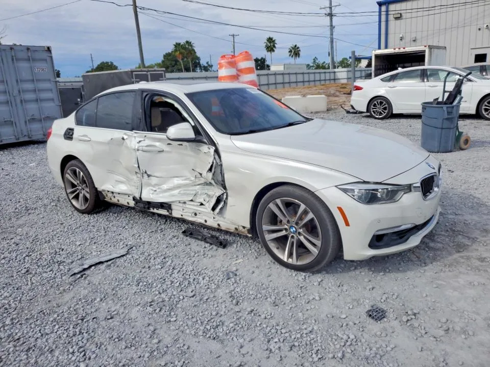 WBA8E3G51GNU04748 — 2016 BMW 328 photo 4