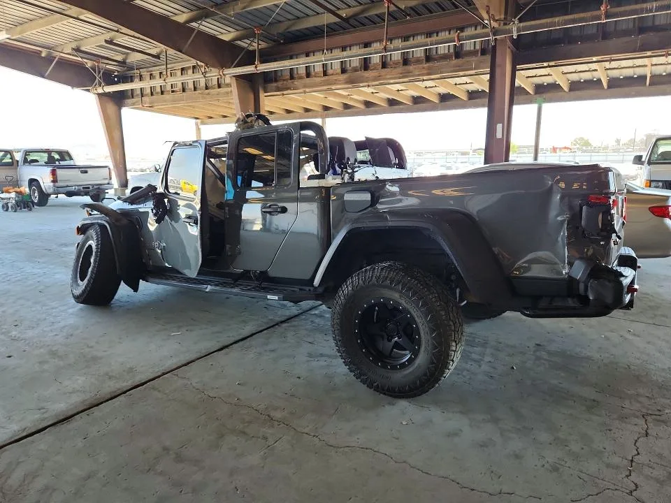 1C6JJTBG0LL162945 — 2020 JEEP GLADIATOR photo 2