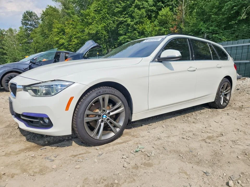 WBA8K3C53JA024193 — 2018 BMW 330