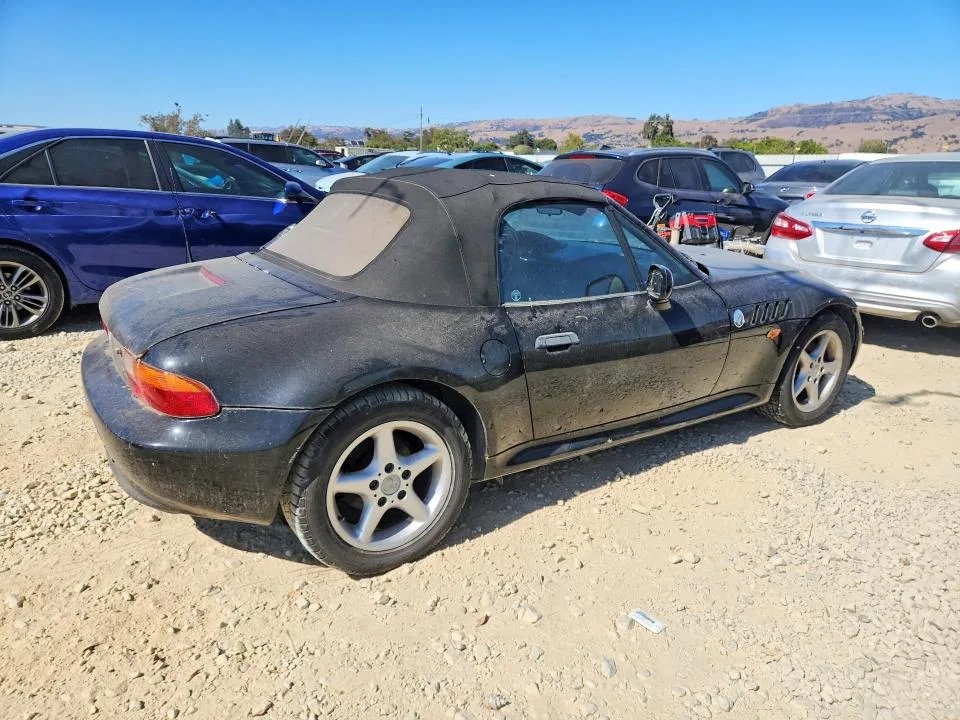 4USCJ333XWLC16007 — 1998 BMW Z3 photo 3