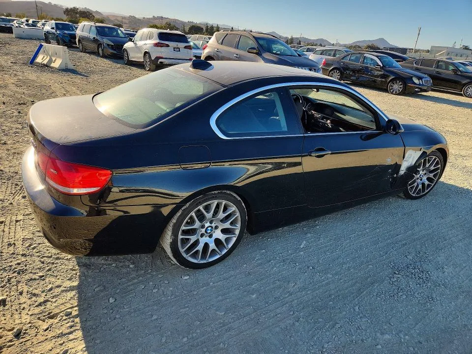WBAWV13598P121036 — 2008 BMW 328 photo 3