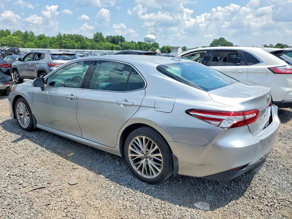4T1B11HKXJU036981 — 2018 TOYOTA CAMRY photo 2